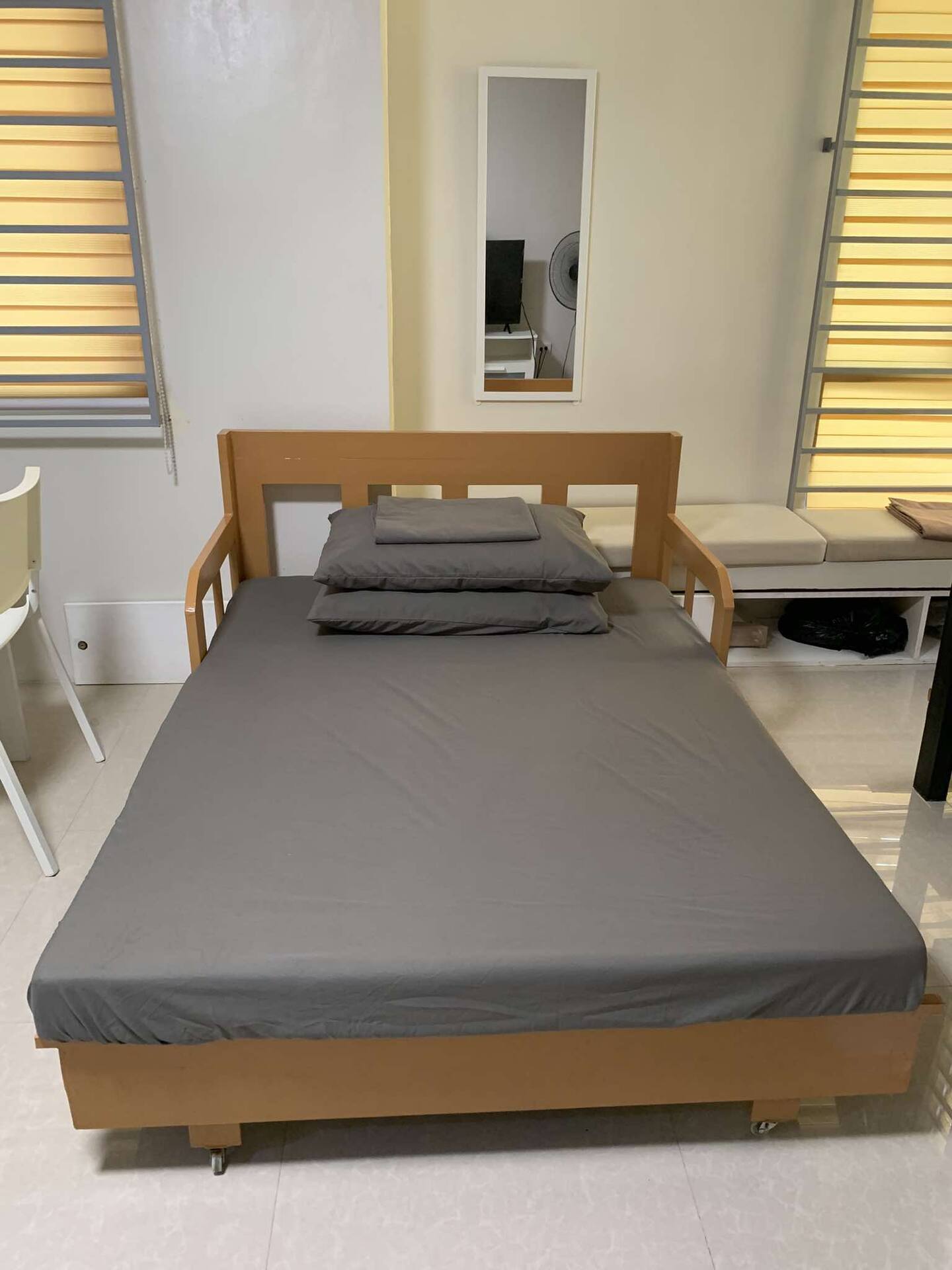 Spacious 2BR Getaway | Netflix•Wi-Fi•9Pax•Parking