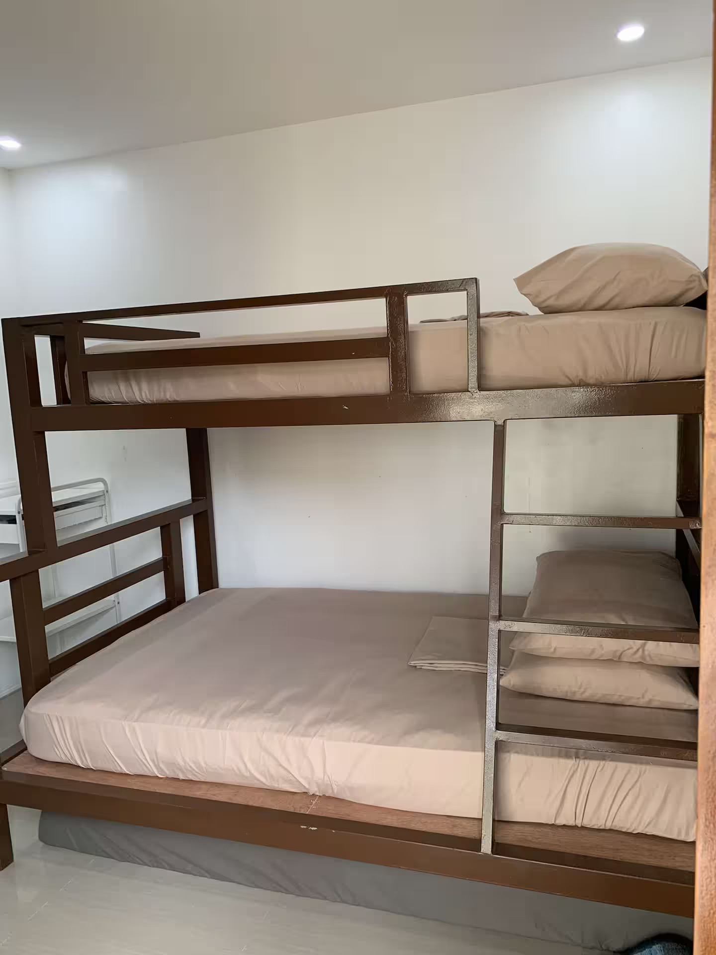 Spacious 2BR Getaway | Netflix•Wi-Fi•9Pax•Parking