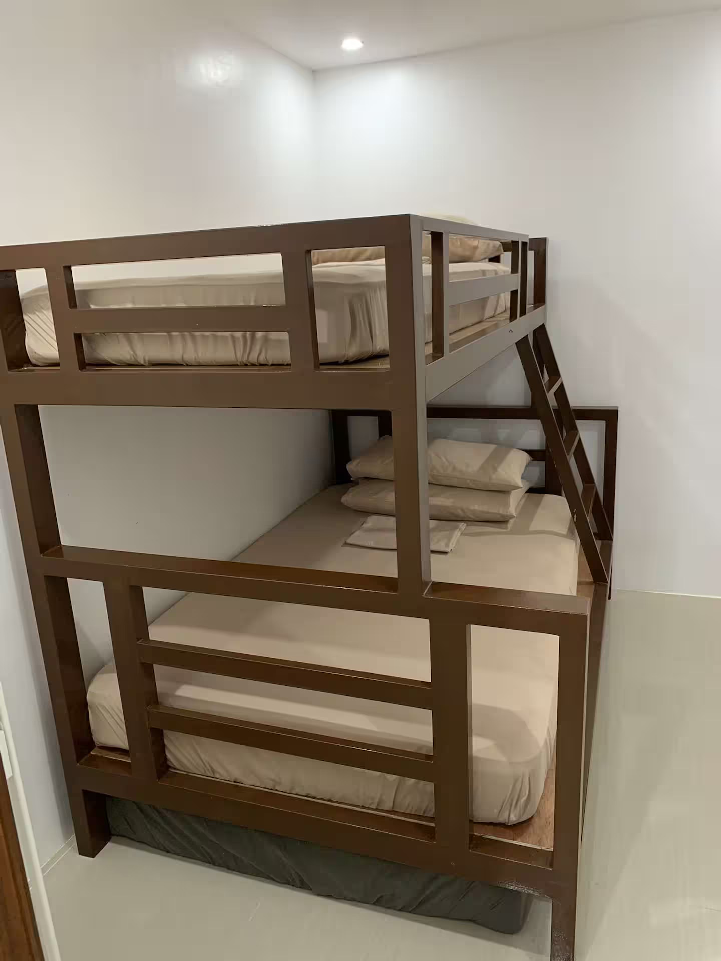 Spacious 2BR Getaway | Netflix•Wi-Fi•9Pax•Parking